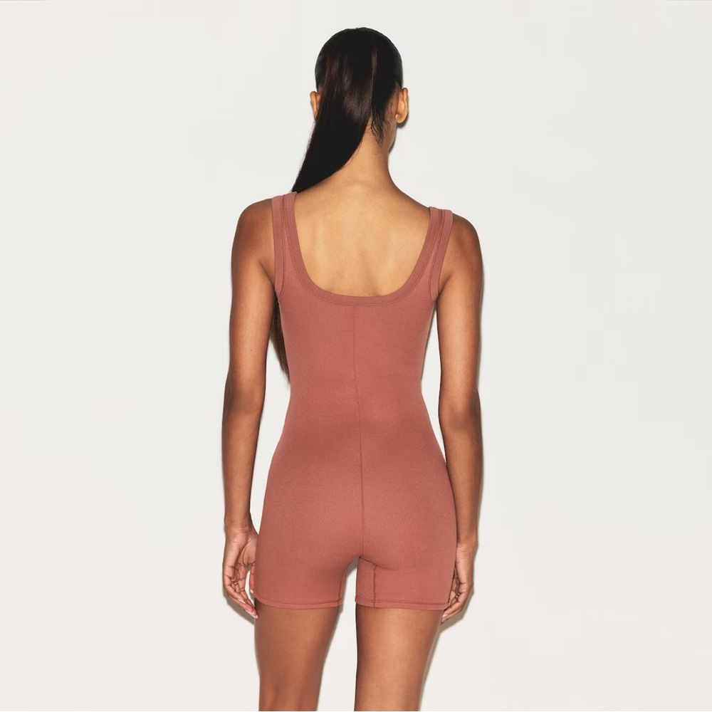 SKIMS NWT Cotton Rib Onesie in Color Redwood; Size Small - Picture 4 of 4